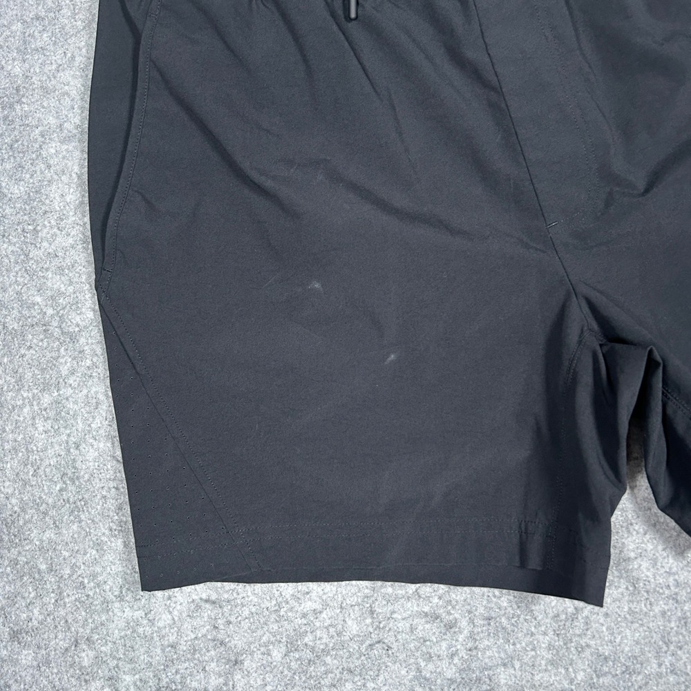 Wilson Sport Shorts Mens Medium Black Athletic Gym Training Running Performance - Picture 2 of 15